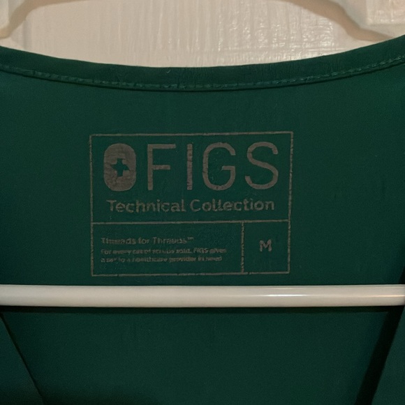 Figs Medium Casma Top in Hunter Green - Picture 2 of 3